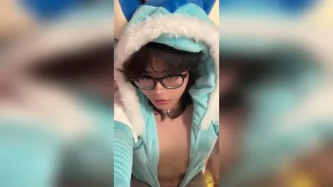 Kiyana Vi Horny On The Morning For Cumshot