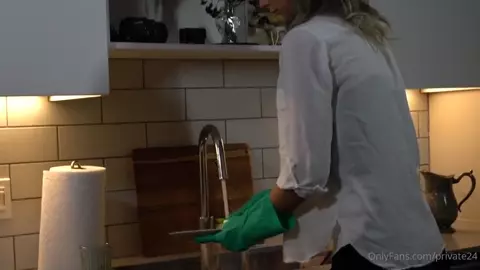 Julia Geltsman Horny Day For The Housemaid