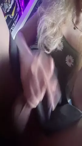 Rayray Sugarbutt Masturbates With Cumshot