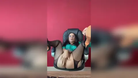 Kinky Secretary Bittersweetqueen With Dildo