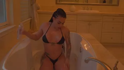 Eva Maxim Masturbates In The Bathroom