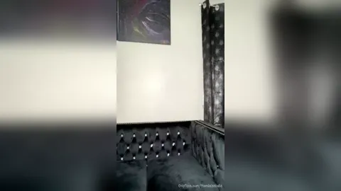 Mia Isabella Masturbates On Amateur Live Cam