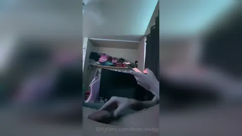 TheBratWayy Masturbates With Intense Orgasm