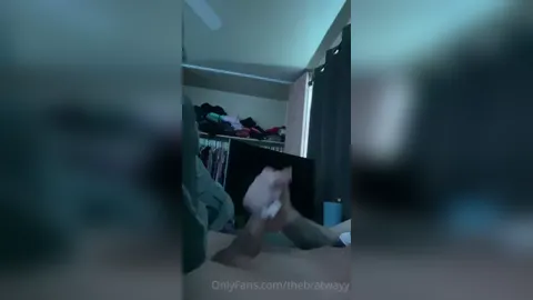 TheBratWayy Starts The Day With Masturbation