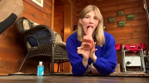 XoEllexo Rides Dildo