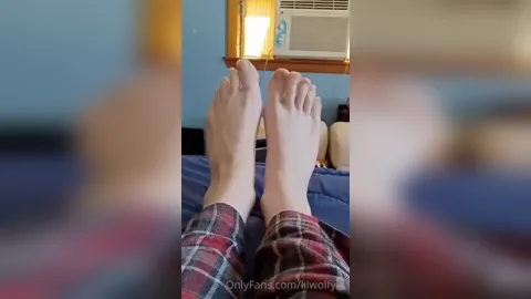 LilWolfy69 Masturbates With Cumshot POV