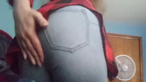 LilWolfy69 Spanking Ass On Homemade Cam