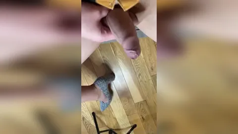 Isabella Del Rey Masturbates On Feet POV