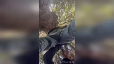 Zaliyahbby Risky Blowjob In The Park