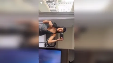 Big cock Trans unload herself on the cam