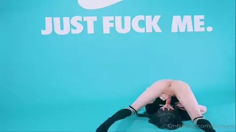 Lunluns Solo Upside Down Blowjob